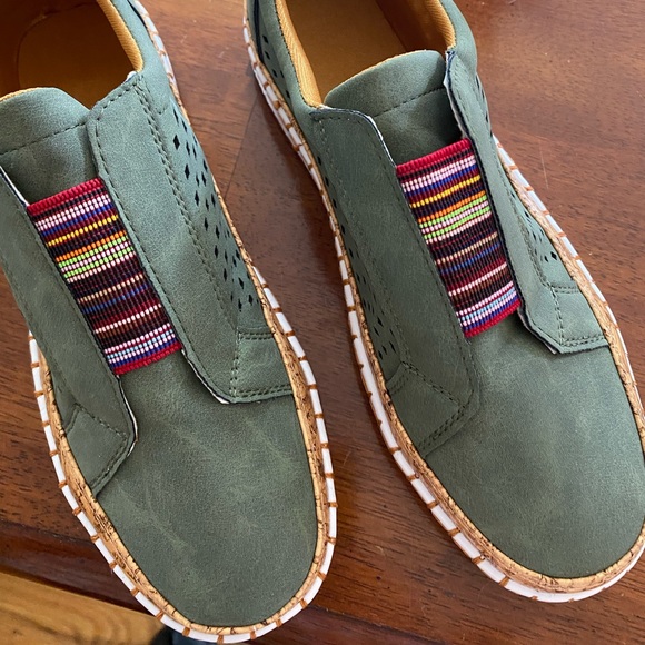 Brand new shoes. - Picture 3 of 4